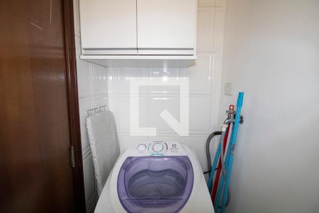 Apartamento à venda com 240m², 4 quartos e 2 vagas Apartamento à venda com 240m², 4 quartos e 2 vagasÁrea de Serviço