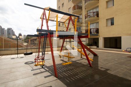 Apartamento à venda com 240m², 4 quartos e 2 vagas Apartamento à venda com 240m², 4 quartos e 2 vagasÁrea comum - Playground