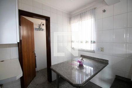 Apartamento à venda com 240m², 4 quartos e 2 vagas Apartamento à venda com 240m², 4 quartos e 2 vagasCozinha