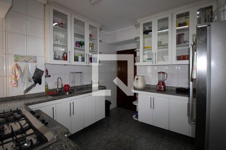 Apartamento à venda com 240m², 4 quartos e 2 vagas Apartamento à venda com 240m², 4 quartos e 2 vagasCozinha