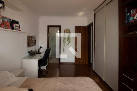 Apartamento à venda com 240m², 4 quartos e 2 vagas Apartamento à venda com 240m², 4 quartos e 2 vagasQuarto 4