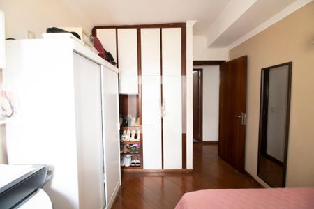 Apartamento à venda com 240m², 4 quartos e 2 vagas Apartamento à venda com 240m², 4 quartos e 2 vagasQuarto 2