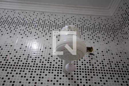 Casa à venda com 100m², 2 quartos e 2 vagasChuveiro