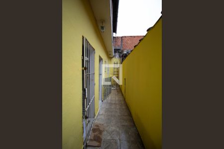 Casa à venda com 100m², 2 quartos e 2 vagasCorredor