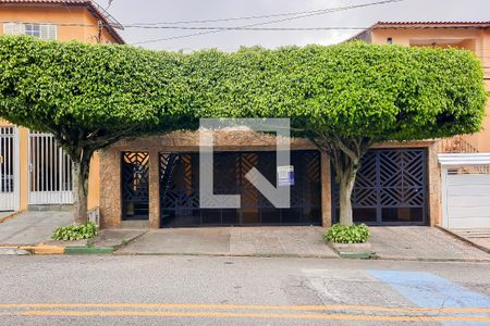 Casa à venda com 211m², 2 quartos e 3 vagasFachada