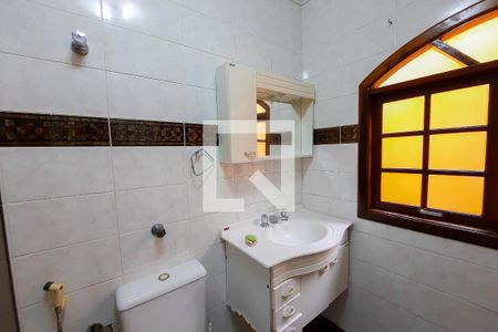 Casa à venda com 211m², 2 quartos e 3 vagasBanheiro da Suíte 1
