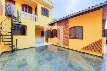 Casa à venda com 211m², 2 quartos e 3 vagasQuintal