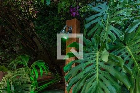 Casa de condomínio à venda com 439m², 4 quartos e 4 vagas Casa de condomínio à venda com 439m², 4 quartos e 4 vagasChuveiro Piscina