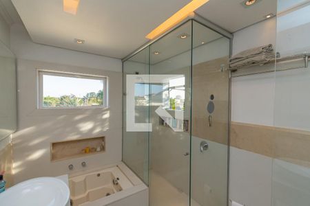 Casa de condomínio à venda com 439m², 4 quartos e 4 vagas Casa de condomínio à venda com 439m², 4 quartos e 4 vagasBanheiro da Suíte 1