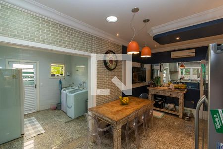 Casa de condomínio à venda com 439m², 4 quartos e 4 vagas Casa de condomínio à venda com 439m², 4 quartos e 4 vagasCozinha