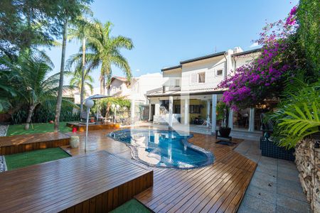 Casa de condomínio à venda com 439m², 4 quartos e 4 vagas Casa de condomínio à venda com 439m², 4 quartos e 4 vagasQuintal