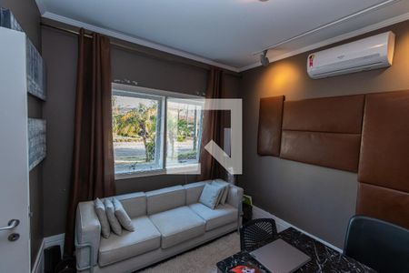 Casa de condomínio à venda com 439m², 4 quartos e 4 vagas Casa de condomínio à venda com 439m², 4 quartos e 4 vagasSala de TV/Escritório