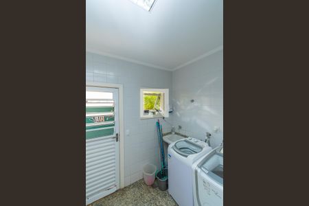 Casa de condomínio à venda com 439m², 4 quartos e 4 vagas Casa de condomínio à venda com 439m², 4 quartos e 4 vagasÁrea de Serviço