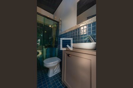 Casa de condomínio à venda com 439m², 4 quartos e 4 vagas Casa de condomínio à venda com 439m², 4 quartos e 4 vagasBanheiro Externo