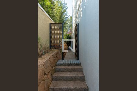 Casa de condomínio à venda com 439m², 4 quartos e 4 vagas Casa de condomínio à venda com 439m², 4 quartos e 4 vagasAcesso lateral