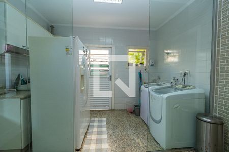 Casa de condomínio à venda com 439m², 4 quartos e 4 vagas Casa de condomínio à venda com 439m², 4 quartos e 4 vagasÁrea de Serviço