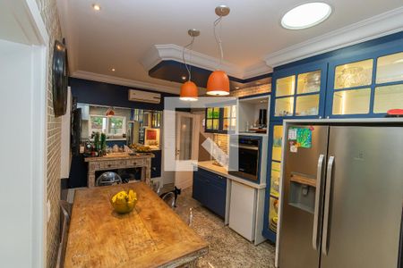 Casa de condomínio à venda com 439m², 4 quartos e 4 vagas Casa de condomínio à venda com 439m², 4 quartos e 4 vagasCozinha