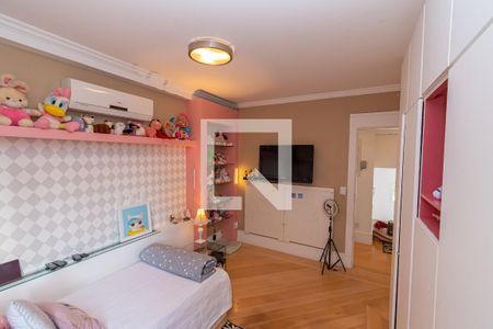 Casa de condomínio à venda com 439m², 4 quartos e 4 vagas Casa de condomínio à venda com 439m², 4 quartos e 4 vagasSuite 4