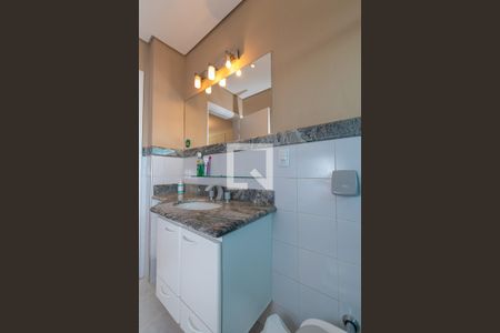 Casa de condomínio à venda com 439m², 4 quartos e 4 vagas Casa de condomínio à venda com 439m², 4 quartos e 4 vagasBanheiro da Suíte 2