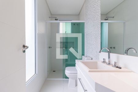 Casa à venda com 550m², 4 quartos e 4 vagasBanheiro da suíte 2