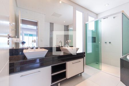 Casa à venda com 550m², 4 quartos e 4 vagasBanheiro da suíte 4