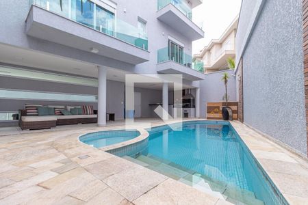 Casa à venda com 550m², 4 quartos e 4 vagasPiscina