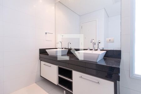 Casa à venda com 550m², 4 quartos e 4 vagasBanheiro da suíte 4