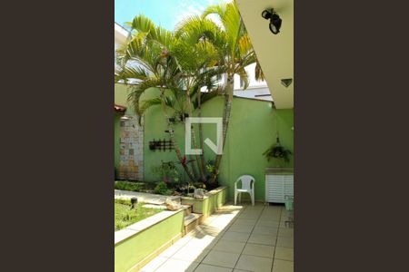 Casa à venda com 243m², 3 quartos e 2 vagasQuintal