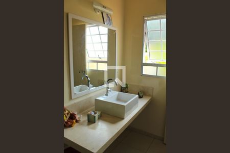 Casa à venda com 243m², 3 quartos e 2 vagasBanheiro Social