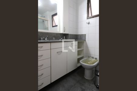 Apartamento para alugar com 86m², 2 quartos e 1 vaga Apartamento para alugar com 86m², 2 quartos e 1 vagaBanheiro da suíte