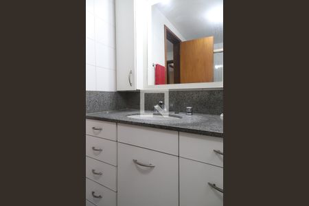 Apartamento para alugar com 86m², 2 quartos e 1 vaga Apartamento para alugar com 86m², 2 quartos e 1 vagaBanheiro da suíte