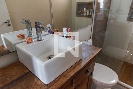 Apartamento à venda com 72m², 2 quartos e 2 vagas Apartamento à venda com 72m², 2 quartos e 2 vagasBanheiro da suíte