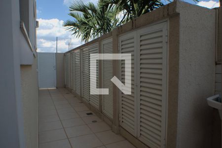 Casa de condomínio à venda com 420m², 5 quartos e 4 vagas Casa de condomínio à venda com 420m², 5 quartos e 4 vagasÁrea de Serviço