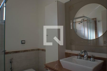 Casa de condomínio à venda com 420m², 5 quartos e 4 vagas Casa de condomínio à venda com 420m², 5 quartos e 4 vagasBanheiro da Suíte 1