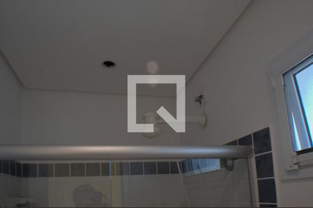 Casa de condomínio à venda com 420m², 5 quartos e 4 vagas Casa de condomínio à venda com 420m², 5 quartos e 4 vagasBanheiro do Quintal