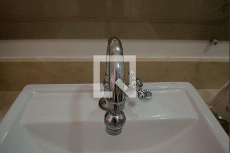 Casa de condomínio à venda com 420m², 5 quartos e 4 vagas Casa de condomínio à venda com 420m², 5 quartos e 4 vagasBanheiro Social