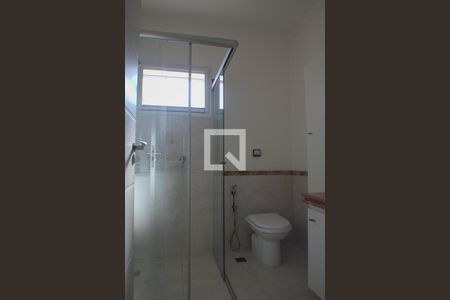 Casa de condomínio à venda com 420m², 5 quartos e 4 vagas Casa de condomínio à venda com 420m², 5 quartos e 4 vagasBanheiro da Suíte 1