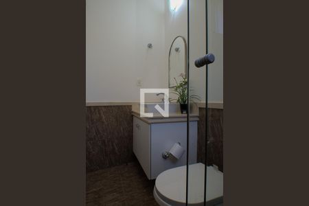 Casa de condomínio à venda com 420m², 5 quartos e 4 vagas Casa de condomínio à venda com 420m², 5 quartos e 4 vagasBanheiro da Suíte 2