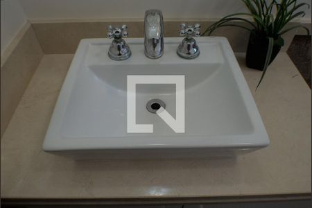 Casa de condomínio à venda com 420m², 5 quartos e 4 vagas Casa de condomínio à venda com 420m², 5 quartos e 4 vagasBanheiro da Suíte 2