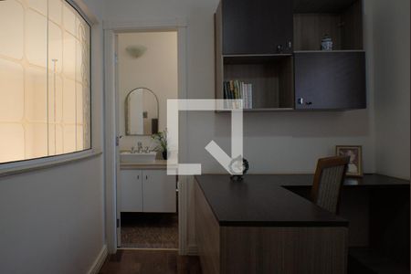 Casa de condomínio à venda com 420m², 5 quartos e 4 vagas Casa de condomínio à venda com 420m², 5 quartos e 4 vagasSuíte 2 - escritório