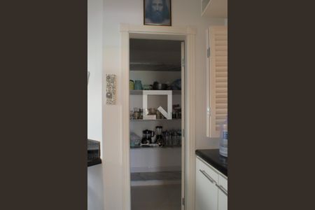 Casa de condomínio à venda com 420m², 5 quartos e 4 vagas Casa de condomínio à venda com 420m², 5 quartos e 4 vagasCozinha