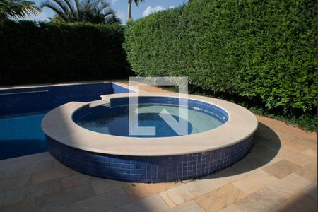 Casa de condomínio à venda com 420m², 5 quartos e 4 vagas Casa de condomínio à venda com 420m², 5 quartos e 4 vagasQuintal