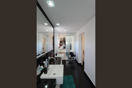 Casa à venda com 240m², 3 quartos e 5 vagasBanheiro Suíte