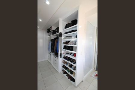 Casa à venda com 240m², 3 quartos e 5 vagasCloset