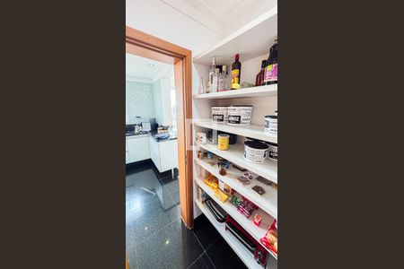 Apartamento à venda com 400m², 5 quartos e 5 vagasDespensa