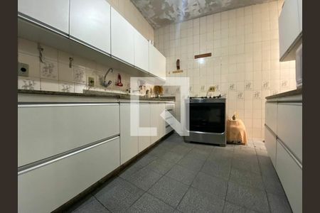 Casa à venda com 320m², 6 quartos e 2 vagas