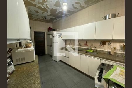 Casa à venda com 320m², 6 quartos e 2 vagas