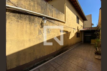 Casa à venda com 184m², 4 quartos e 2 vagas