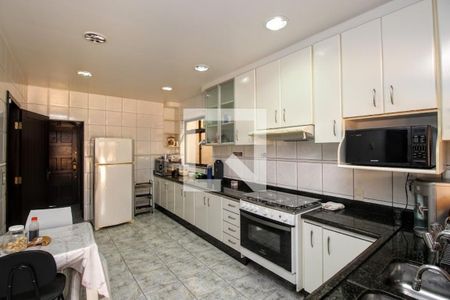 Casa à venda com 250m², 4 quartos e 2 vagas