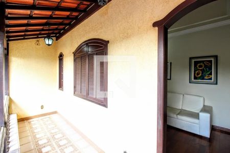 Casa à venda com 250m², 4 quartos e 2 vagas